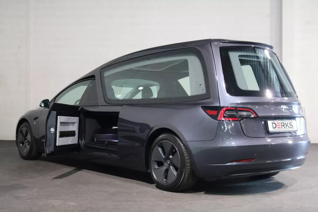 El Tesla Model 3 se prepara para ir de entierro 13 Motor16 2022 tesla model 3 funebre 10 Motor16