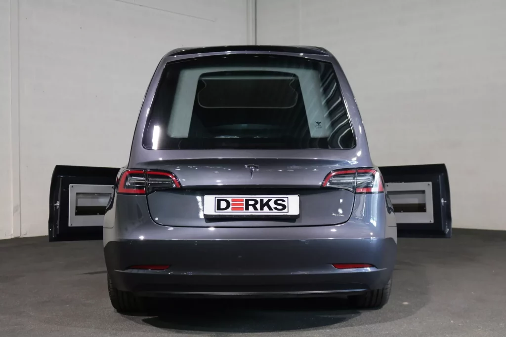 El Tesla Model 3 se prepara para ir de entierro 14 Motor16 2022 tesla model 3 funebre 11 Motor16