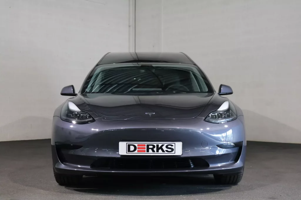 El Tesla Model 3 se prepara para ir de entierro 5 Motor16 2022 tesla model 3 funebre 2 Motor16