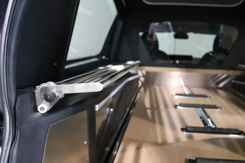 El Tesla Model 3 se prepara para ir de entierro 33 Motor16 2022 tesla model 3 funebre 30 Motor16
