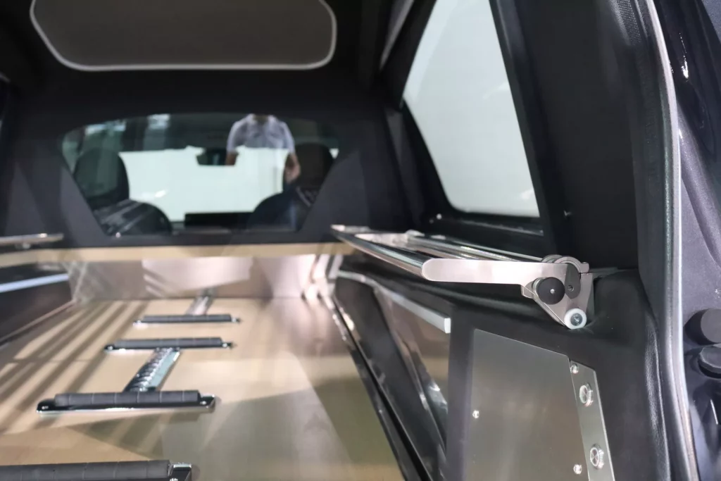 El Tesla Model 3 se prepara para ir de entierro 34 Motor16 2022 tesla model 3 funebre 31 Motor16