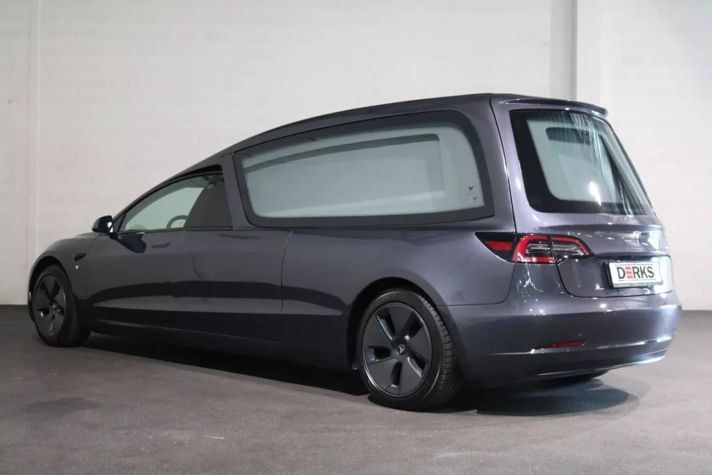 El Tesla Model 3 se prepara para ir de entierro 7 Motor16 2022 tesla model 3 funebre 4 Motor16