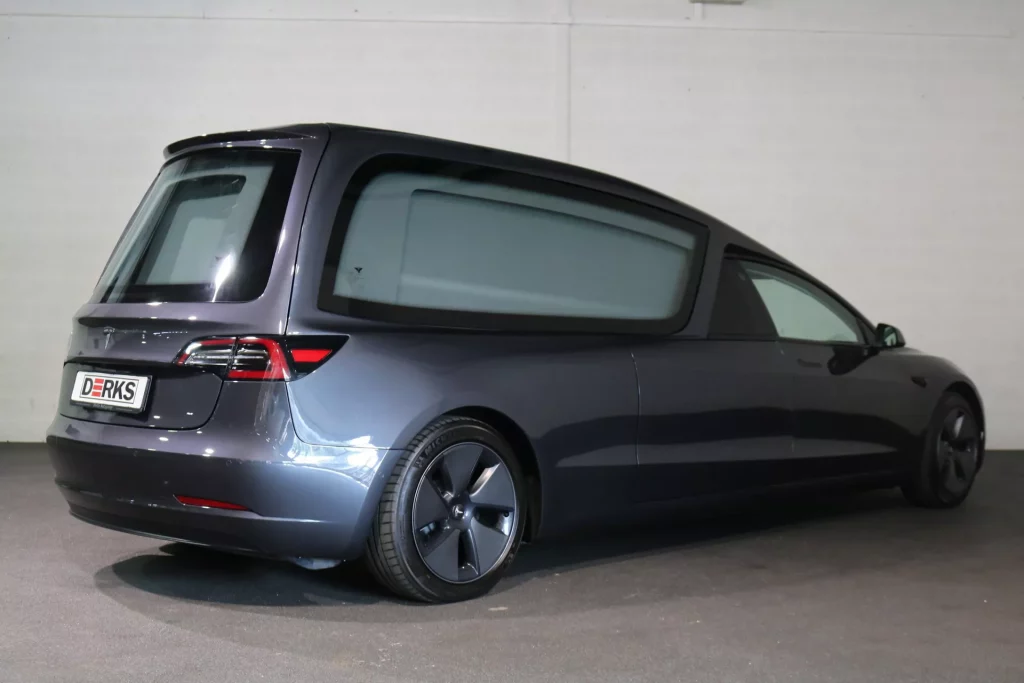 El Tesla Model 3 se prepara para ir de entierro 9 Motor16 2022 tesla model 3 funebre 6 Motor16
