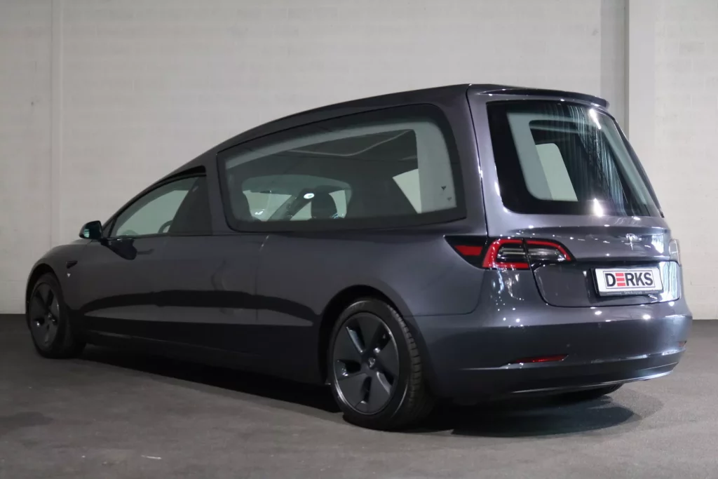 El Tesla Model 3 se prepara para ir de entierro 12 Motor16 2022 tesla model 3 funebre 9 Motor16