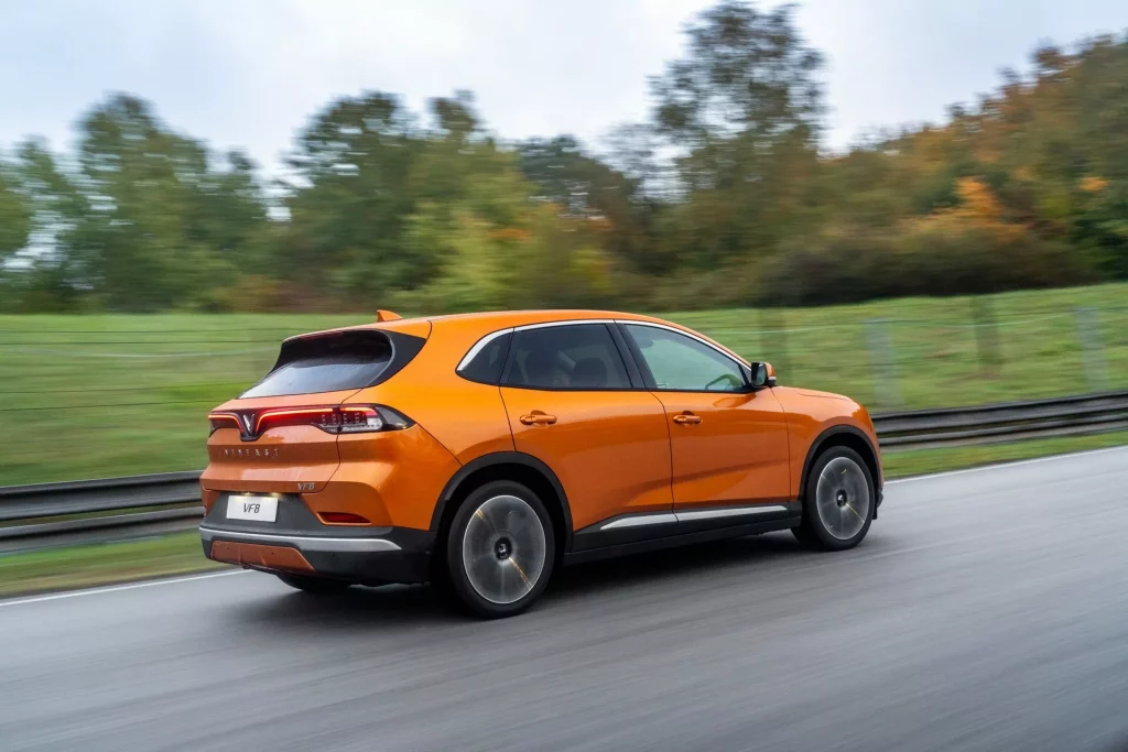 VinFast VF 8: un SUV eléctrico que llega desde Vietnam 1 Motor16 VinFast VF 8. Imagen movimiento trasero.