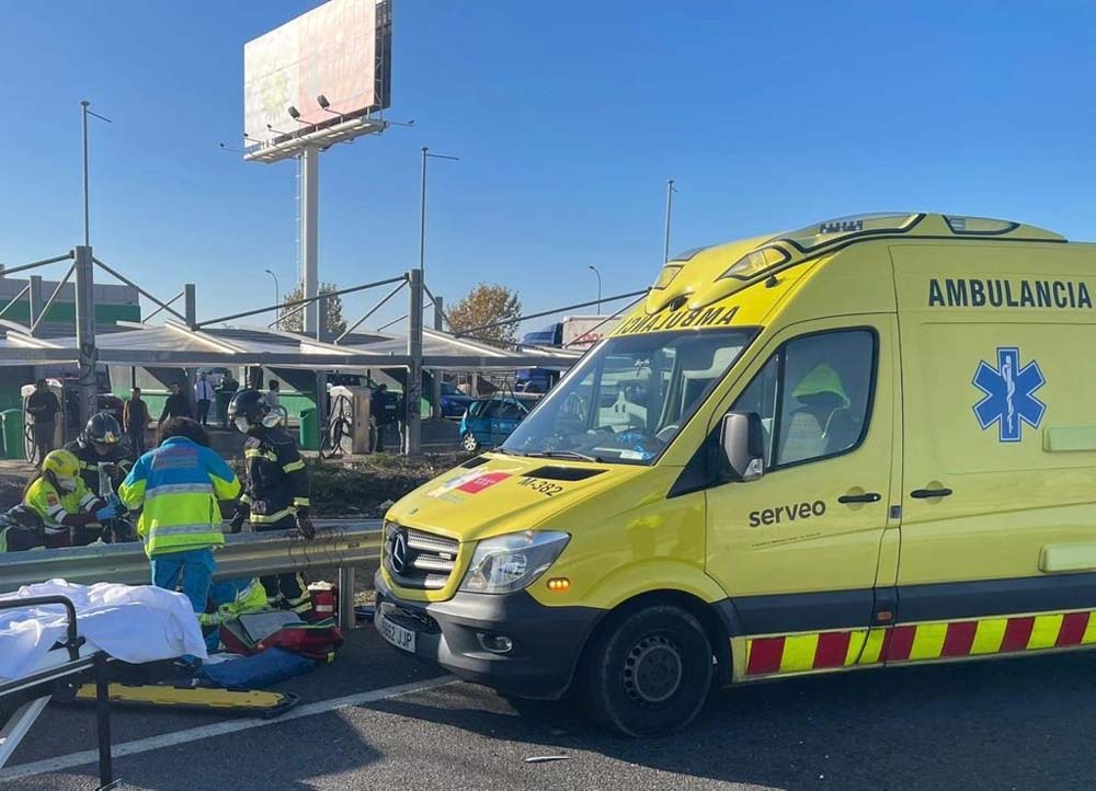 Ambulancia DGT moto accidente de tráfico.