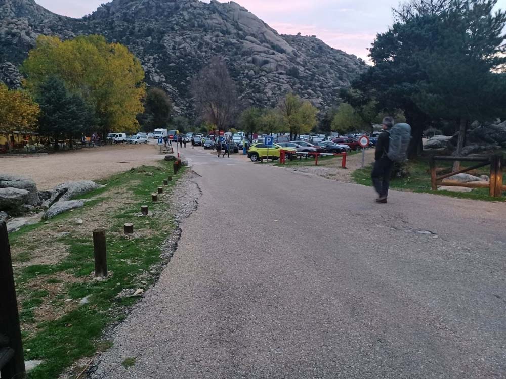 Aparcamiento de tierra Motor16