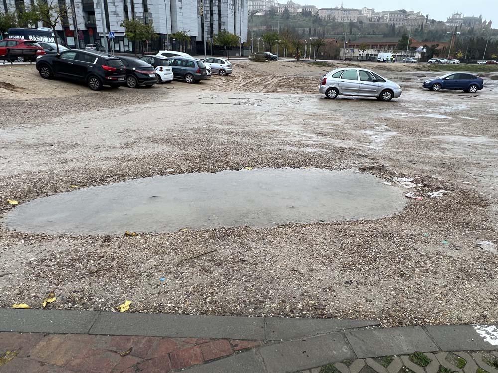 Aparcar tu coche en zona de tierra Motor16