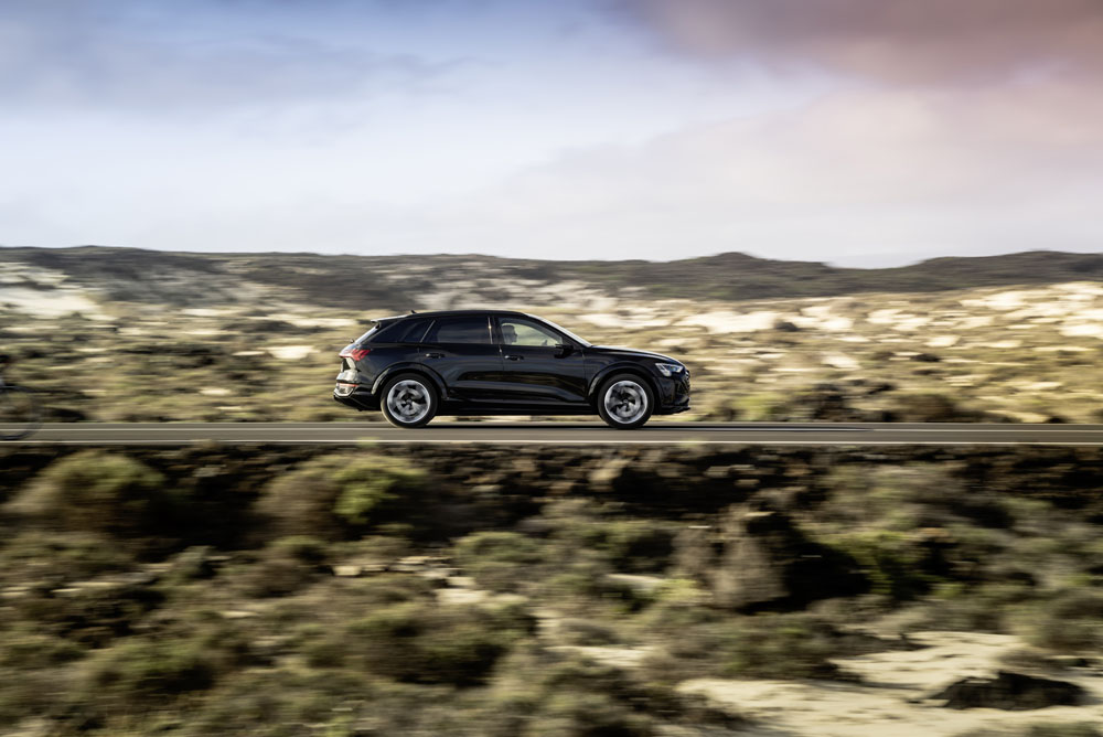 Conducimos el Audi Q8 e-tron. Más lejos, más rápido… mejor 24 Motor16 Audi Q8 e tron mythosblack27 Motor16