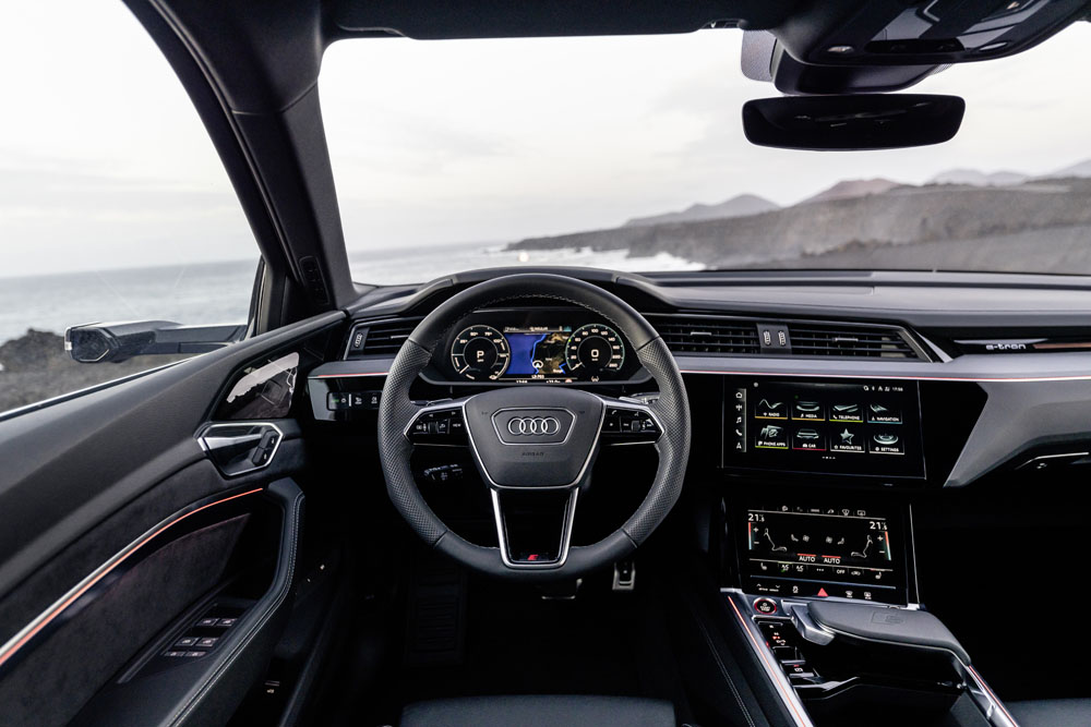 Conducimos el Audi Q8 e-tron. Más lejos, más rápido… mejor 36 Motor16 Audi Q8 e tron ultrablue28 Motor16