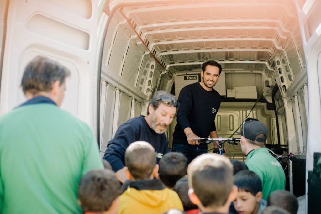 Así ayudan Skoda y Alberto Contador a los niños del Atlas marroquí 13 Motor16 Bicis para la vida entrega 109 Motor16