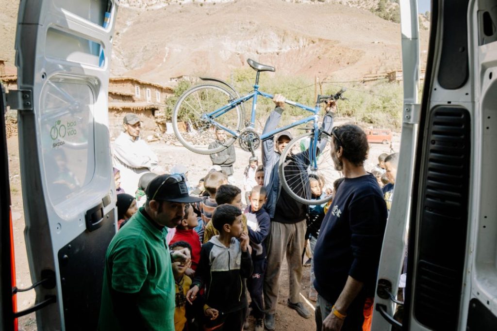 Así ayudan Skoda y Alberto Contador a los niños del Atlas marroquí 14 Motor16 Bicis para la vida entrega 114 Motor16