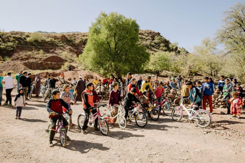Así ayudan Skoda y Alberto Contador a los niños del Atlas marroquí 19 Motor16 Bicis para la vida entrega 130 Motor16