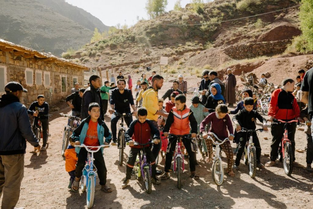 Así ayudan Skoda y Alberto Contador a los niños del Atlas marroquí 21 Motor16 Bicis para la vida entrega 133 Motor16