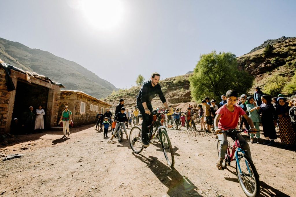 Así ayudan Skoda y Alberto Contador a los niños del Atlas marroquí 23 Motor16 Bicis para la vida entrega 138 1 Motor16