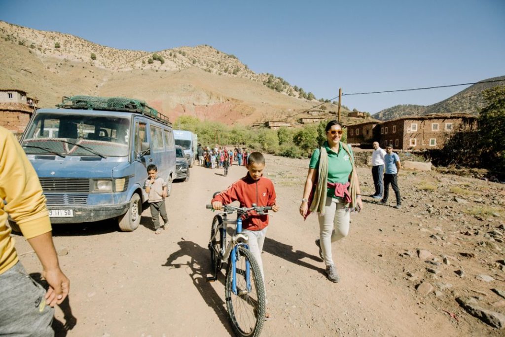 Así ayudan Skoda y Alberto Contador a los niños del Atlas marroquí 11 Motor16 Bicis para la vida entrega 96 Motor16
