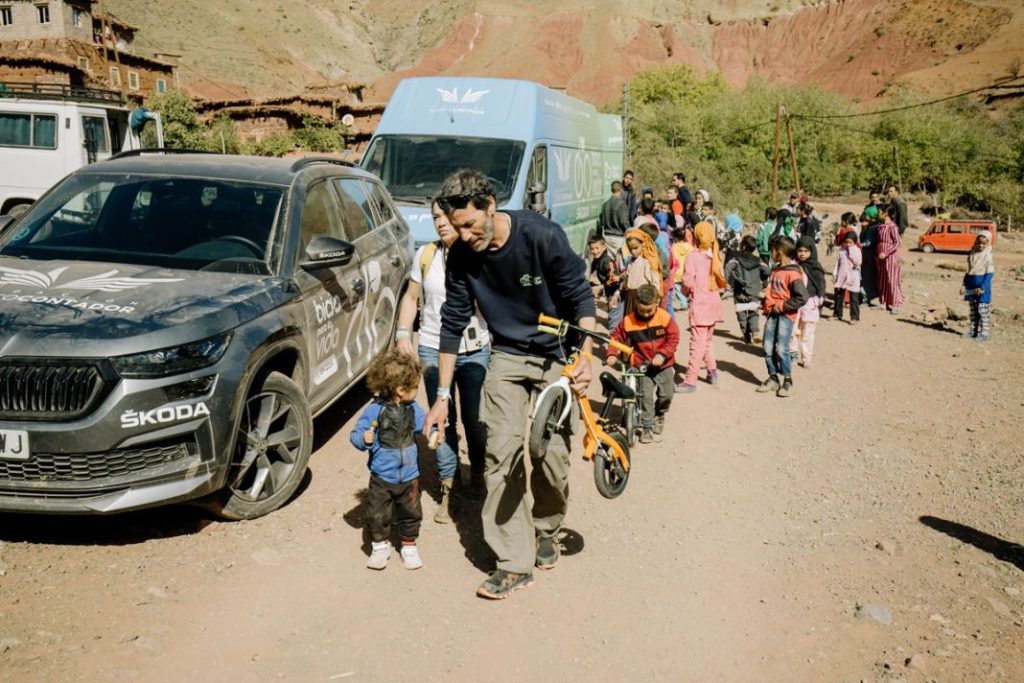 Así ayudan Skoda y Alberto Contador a los niños del Atlas marroquí 12 Motor16 Bicis para la vida entrega 99 Motor16