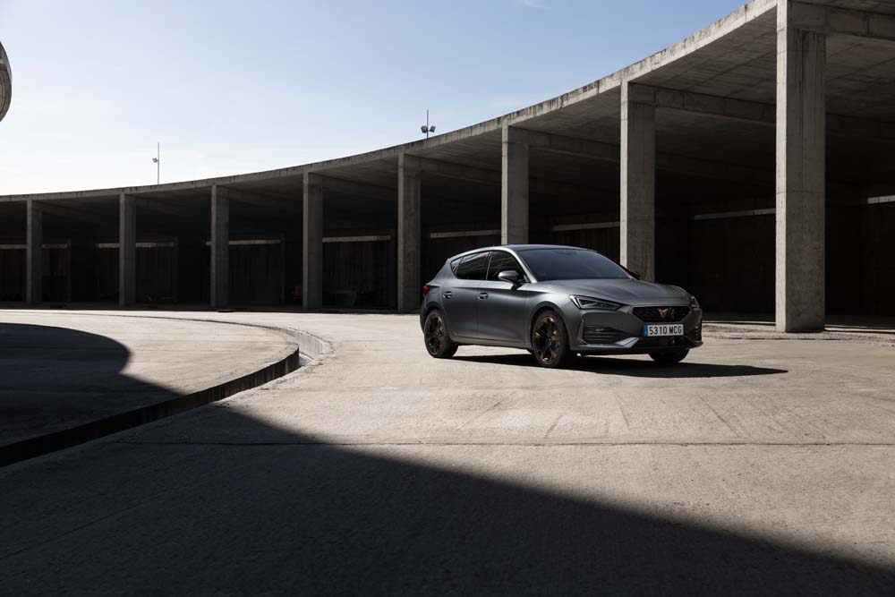 Así es el primer CUPRA con etiqueta ECO 5 Motor16 CUPRA Leon eTSI 02 HQ Motor16