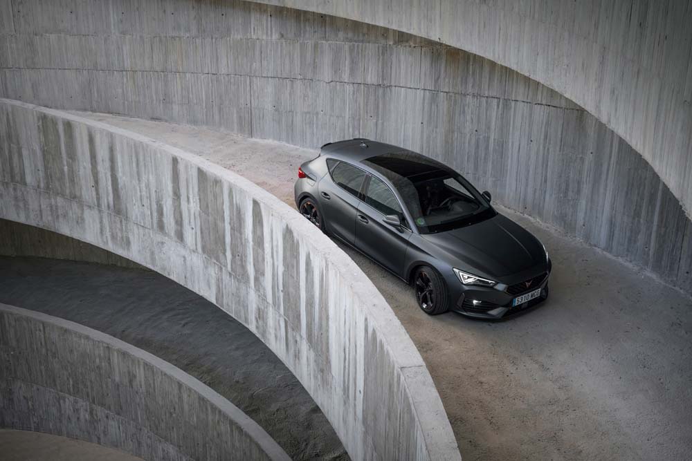 Así es el primer CUPRA con etiqueta ECO 6 Motor16 CUPRA Leon eTSI 04 HQ Motor16