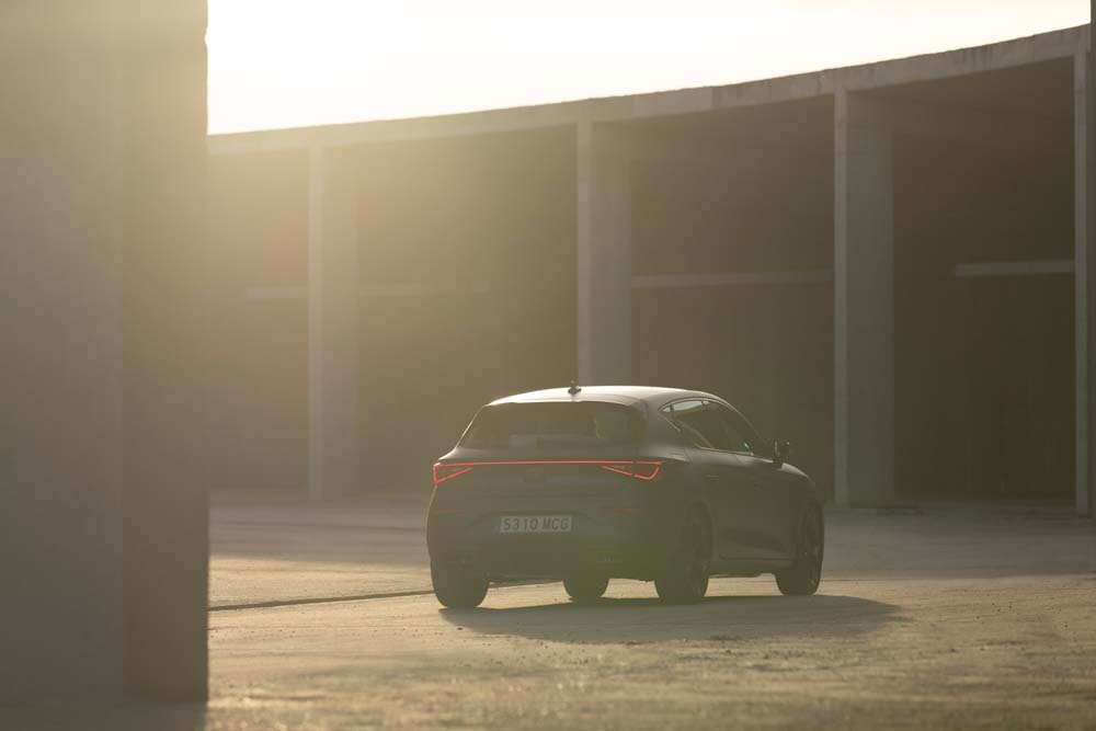 Así es el primer CUPRA con etiqueta ECO 20 Motor16 CUPRA Leon eTSI 30 HQ Motor16