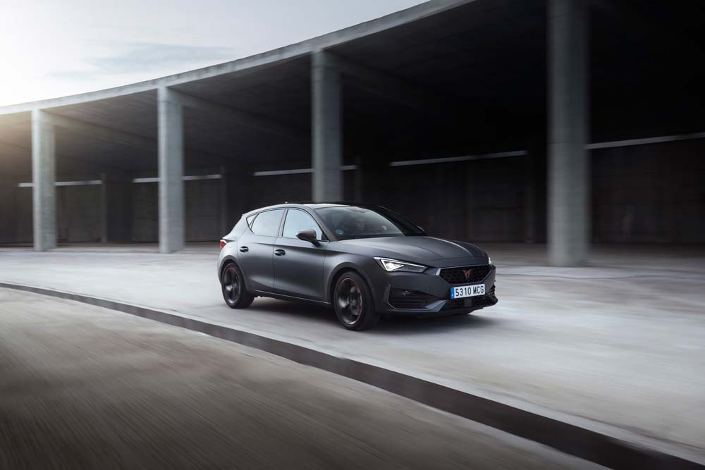 Así es el primer CUPRA con etiqueta ECO 24 Motor16 CUPRA Leon eTSI 35 HQ Motor16
