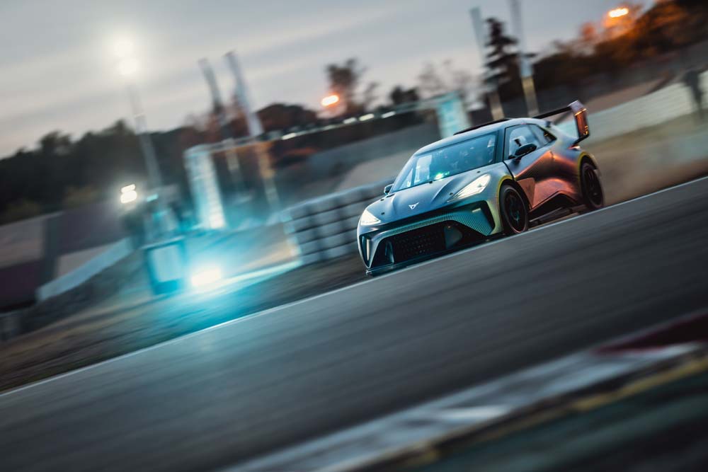 CUPRA vuela con su último prototipo de carreras eléctrico 2 Motor16 CUPRA UrbanRebel Racing Concept 7 Motor16