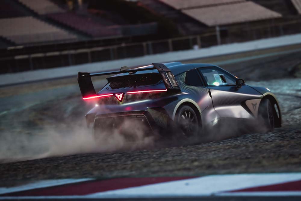 CUPRA vuela con su último prototipo de carreras eléctrico 10 Motor16 CUPRA UrbanRebel Racing Concept 8 Motor16