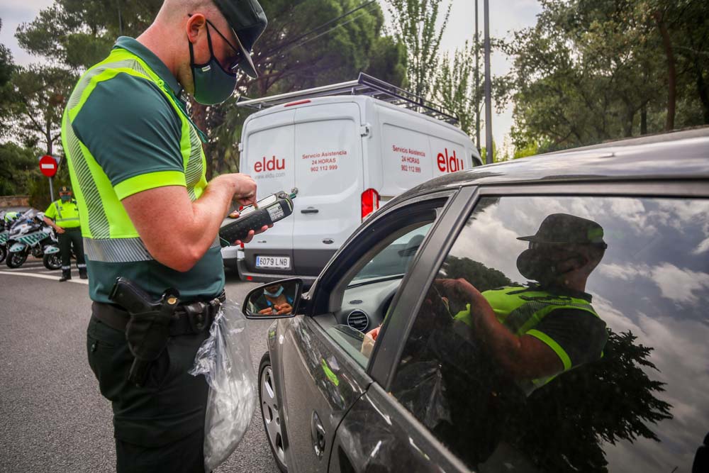 Control de carretera: la Policía Nacional te explica como reaccionar si te paran 211 Motor16 Control de alcoholemia 1 Motor16