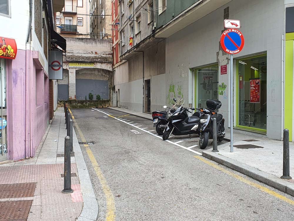 Motos aparcadas Motor16