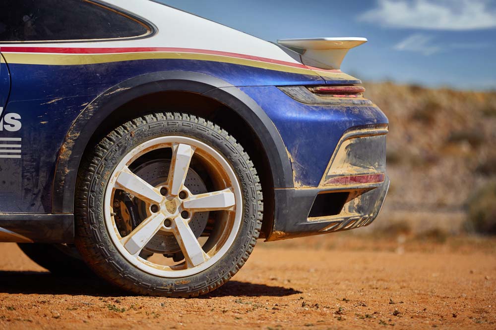 Este Porsche 911 tiene un 'calzado' muy especial 1 Motor16 Porsche 911 Dakar.