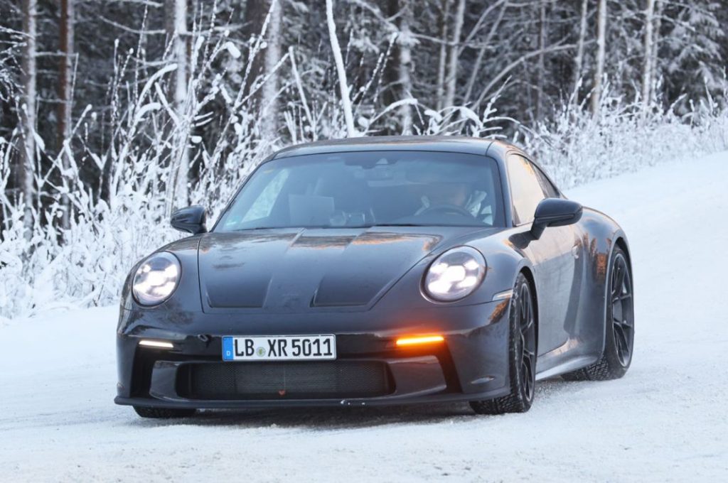 El Porsche 911 GT3 Touring juega en la nieve 3 Motor16 Porsche 911 GT3 Touring facelift 1 Motor16