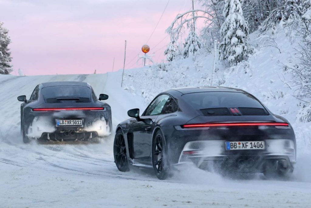 El Porsche 911 GT3 Touring juega en la nieve 21 Motor16 Porsche 911 GT3 Touring facelift 20 Motor16