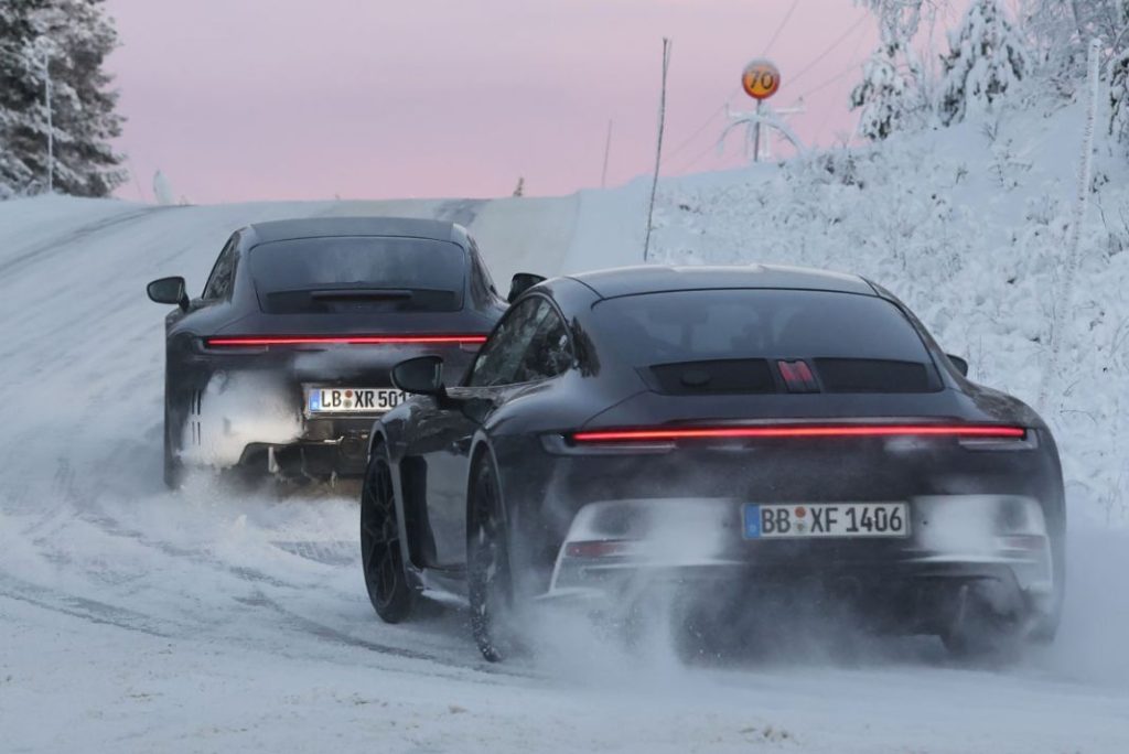 El Porsche 911 GT3 Touring juega en la nieve 22 Motor16 Porsche 911 GT3 Touring facelift 21 Motor16