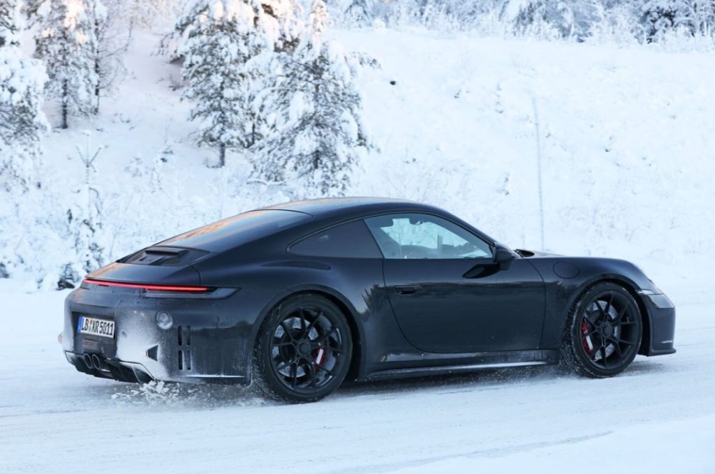 El Porsche 911 GT3 Touring juega en la nieve 8 Motor16 Porsche 911 GT3 Touring facelift 6 Motor16