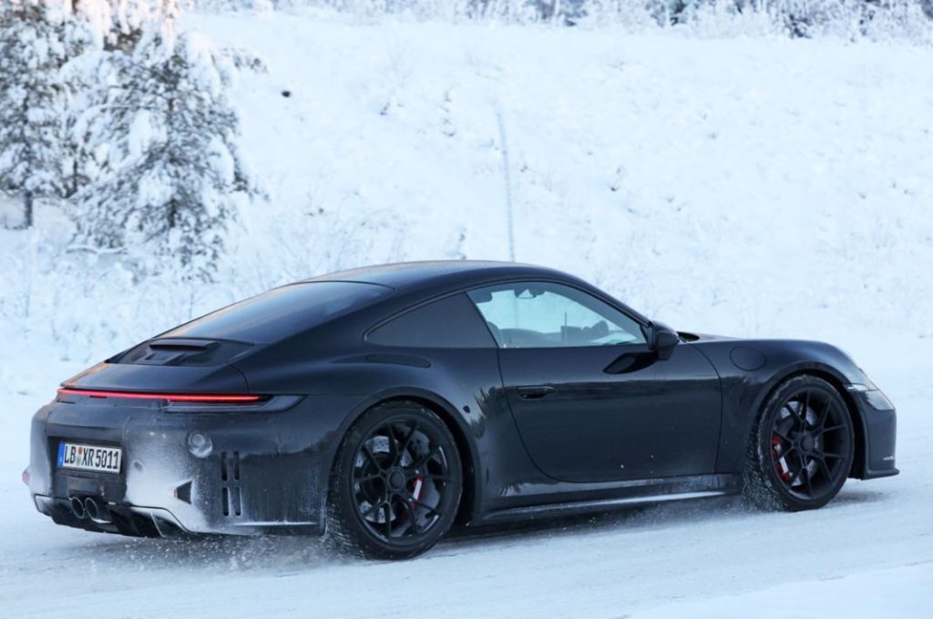 El Porsche 911 GT3 Touring juega en la nieve 9 Motor16 Porsche 911 GT3 Touring facelift 7 Motor16