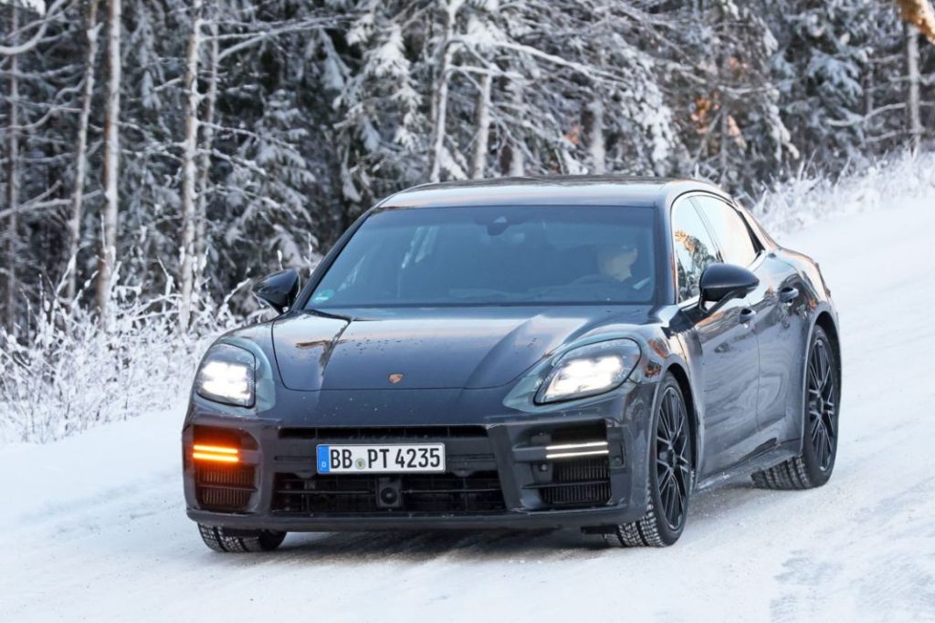 Un Porsche Panamera más radical puede estar en camino 3 Motor16 Porsche Panamera centerlock 1 Motor16