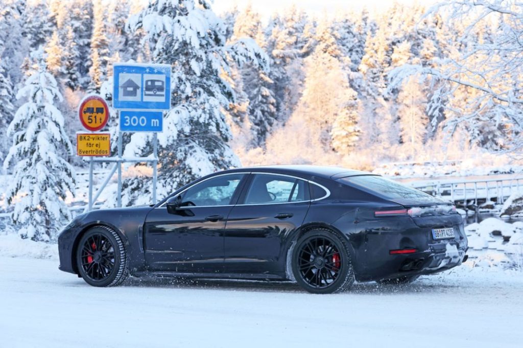 Un Porsche Panamera más radical puede estar en camino 13 Motor16 Porsche Panamera centerlock 11 Motor16