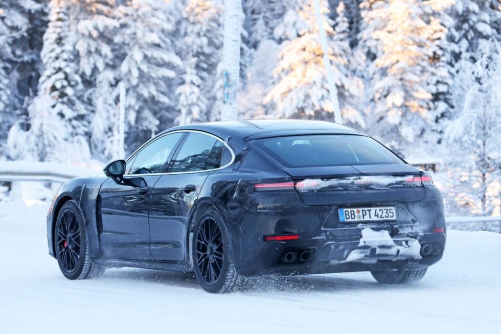 Un Porsche Panamera más radical puede estar en camino 15 Motor16 Porsche Panamera centerlock 13 Motor16