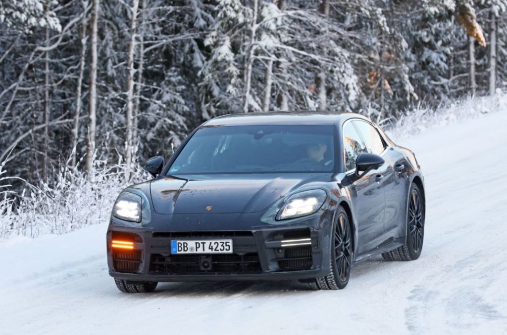 Un Porsche Panamera más radical puede estar en camino 4 Motor16 Porsche Panamera centerlock 2 Motor16