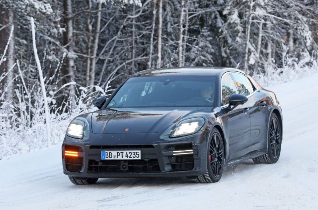 Un Porsche Panamera más radical puede estar en camino 6 Motor16 Porsche Panamera centerlock 4 Motor16