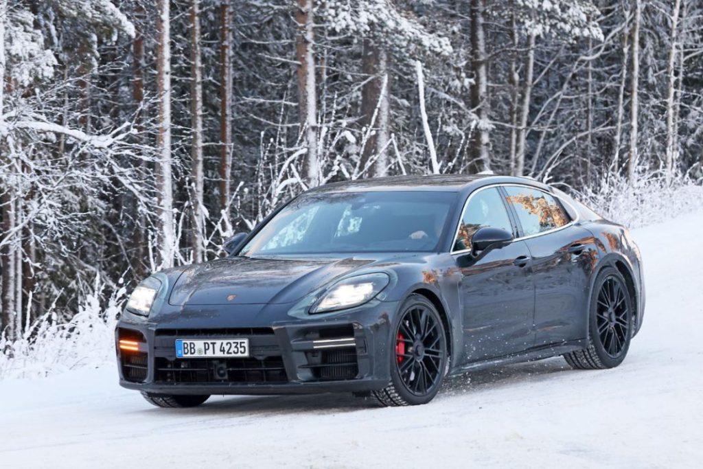 Un Porsche Panamera más radical puede estar en camino 7 Motor16 Porsche Panamera centerlock 5 Motor16