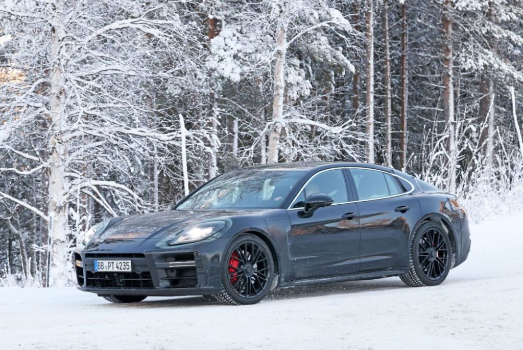 Un Porsche Panamera más radical puede estar en camino 8 Motor16 Porsche Panamera centerlock 6 Motor16