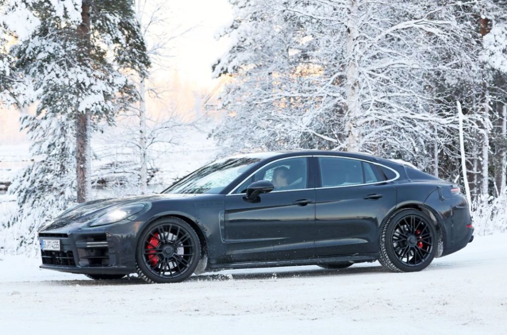 Un Porsche Panamera más radical puede estar en camino 9 Motor16 Porsche Panamera centerlock 7 Motor16
