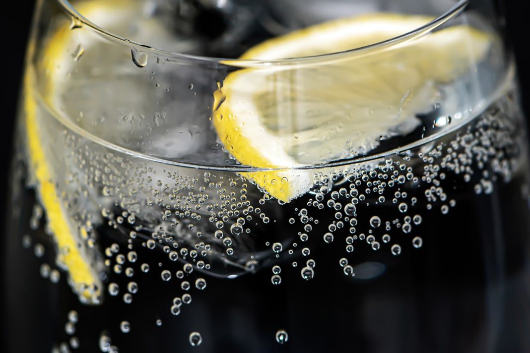 Trucos para bajar el alcohol en sangre rápidamente y que no te multen 9 Motor16 Refrescos con gas