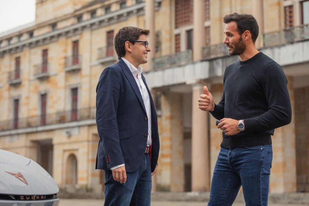 ¿Qué coche acaba de estrenar el olímpico Saúl Craviotto? 3 Motor16 Saul Craviotto estrena su nuevo CUPRA Born e Boost con la maxima autonomia electrica 01 HQ 1 Motor16