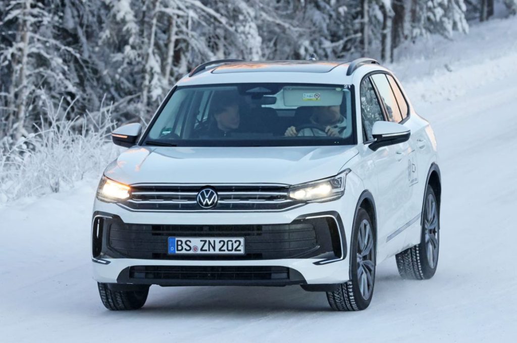 VW Tiguan white 3 Motor16