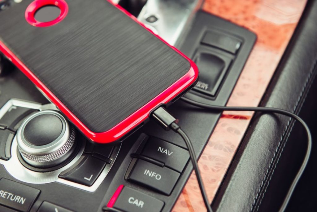 El coche: el peor sitio para cargar tu teléfono móvil 46 Motor16 cargar