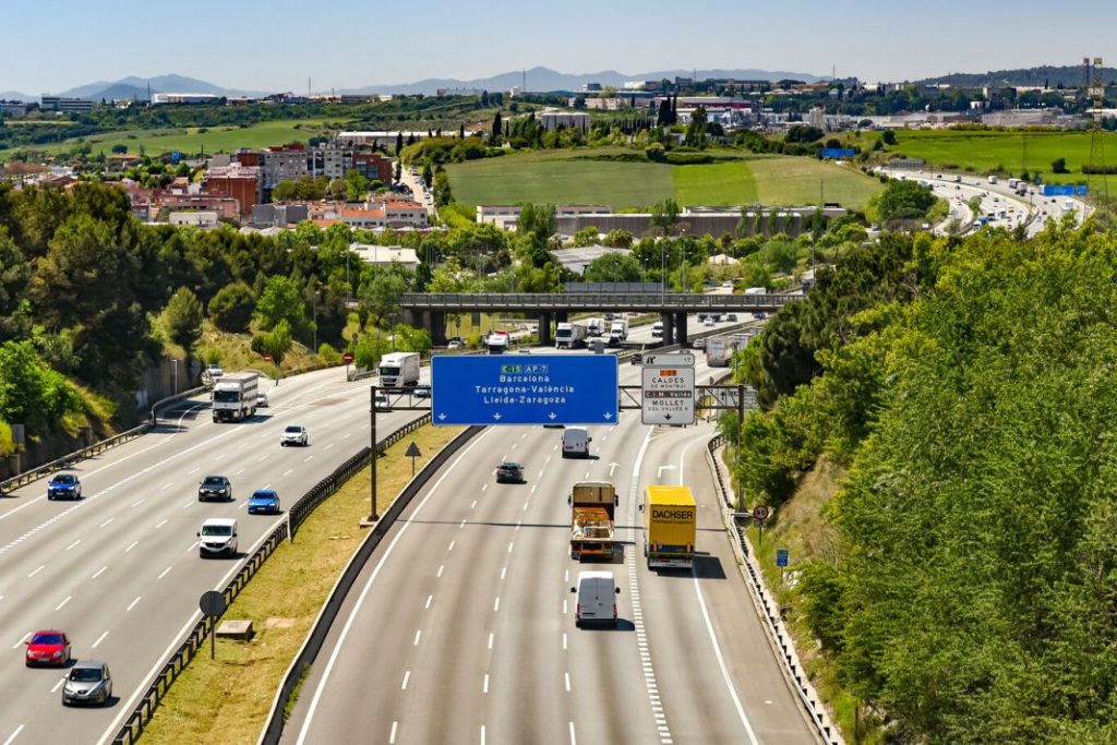 De 120 a 150 km/h: el país de la UE que rompe la norma y estrena el límite de velocidad más alto en autopista 51 Motor16 carretera Motor16