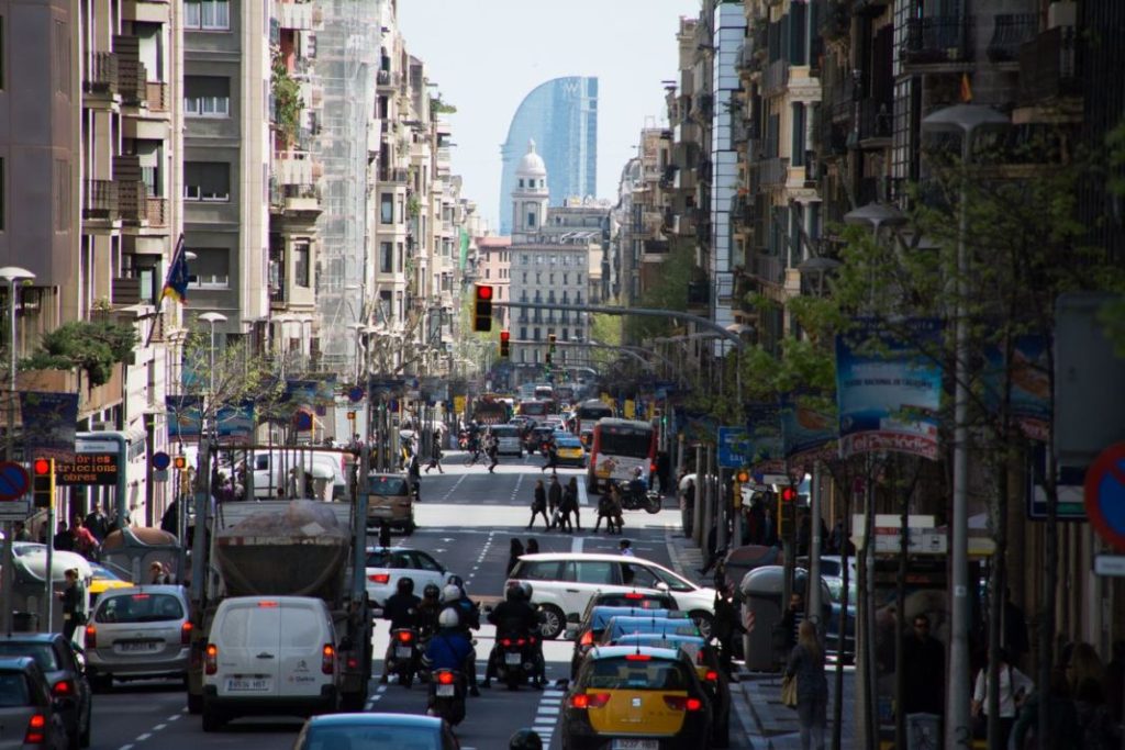 La ‘cariñosa’ señal de tráfico que no ha gustado a la DGT y que ya usan ciudades como León o Valencia 50 Motor16 ciudades Motor16