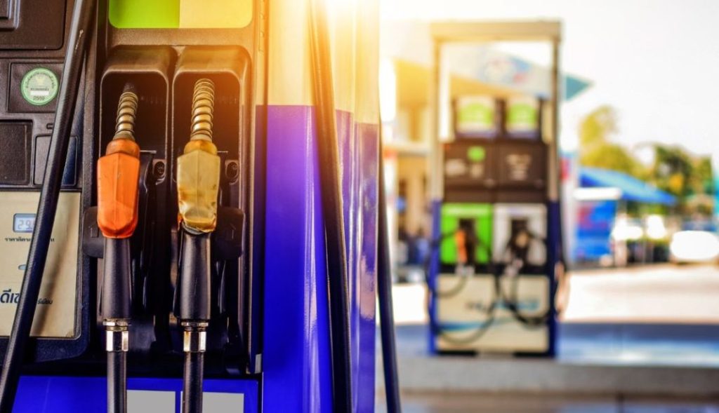 Las consecuencias que tiene para tu coche repostar gasolina low cost 110 Motor16 calidad